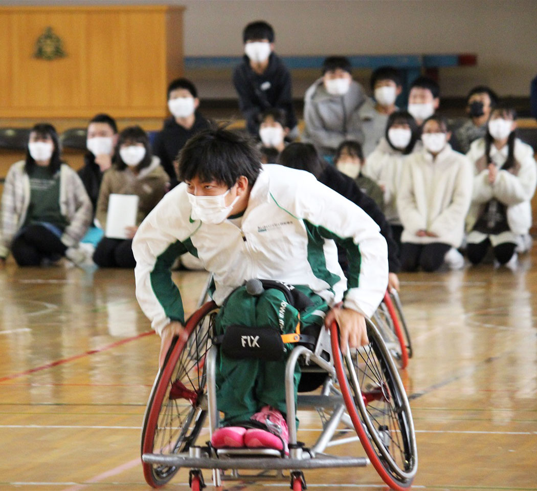 小・中学校での講演・体験授業写真