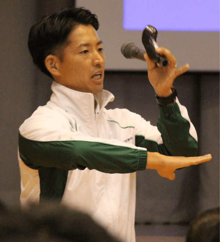 松元選手の講演中の写真